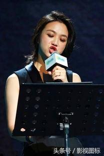 露胸的表情包  第3张